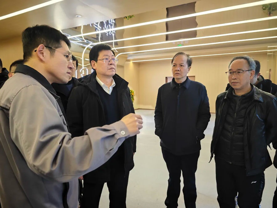 江西省工信厅党组成员、副厅长谢志锋一行到我司二期项目调研考察