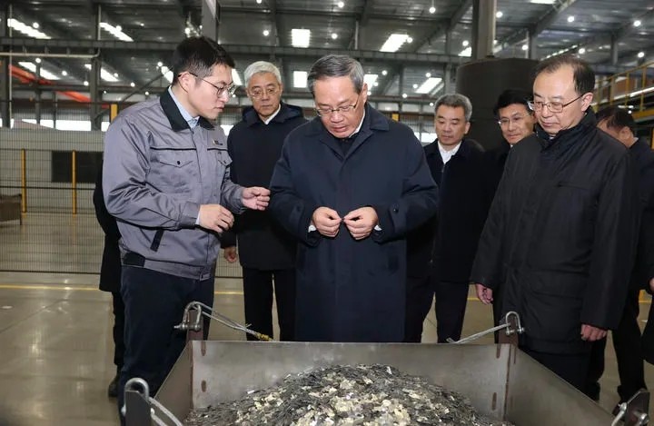 李强在江西看望慰问基层干部群众