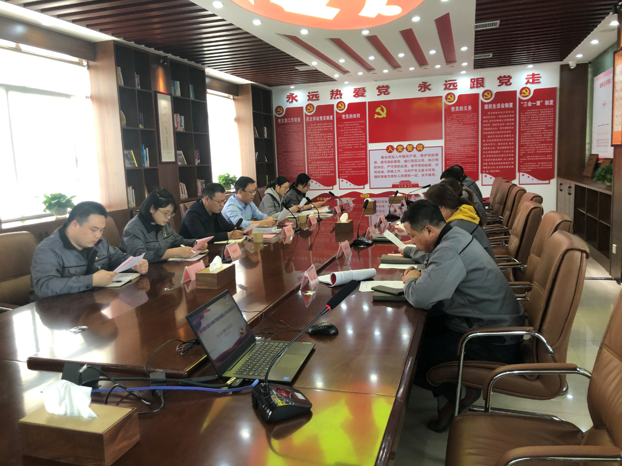 EBET易博·(中国集团)首页官网电子党支部：红色聚力，打造专精特新企业发展标杆
